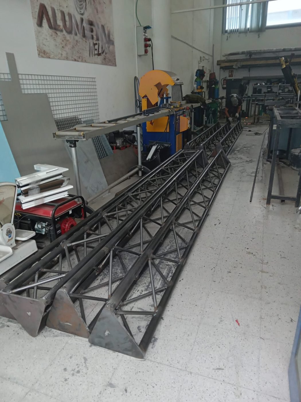 Fabricación de estructura metálica en el taller de Mataró